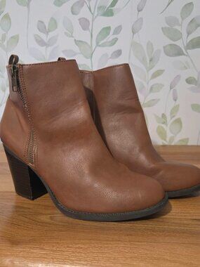 Attention Brand Womens Auden Cognac Brown Block Heel Ankle Booties Size 9M